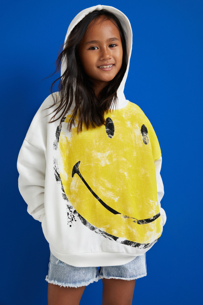 detail Dívčí mikina s kapucí a s velkým potiskem Smiley DESIGUAL