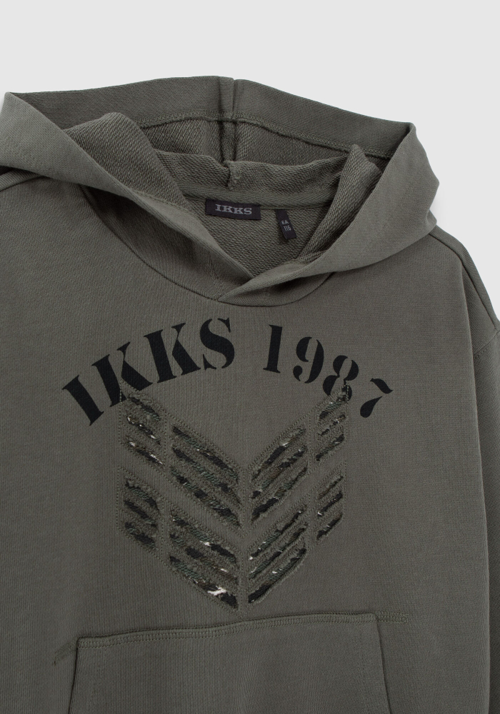 detail Boys' chevron hoodie