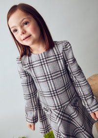 Dívčí kostkované šaty – šedý vzor s detaily MAYORAL