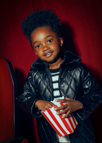 Dívčí černý koženkový kabát s kožešinovým límcem MAYORAL