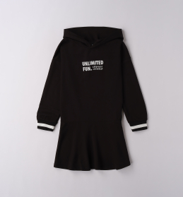 Dívčí černé šaty s kapucí a nápisem IDO