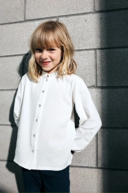 Dívčí bílá halenka s volánkem a ozdobnými knoflíky BOBOLI