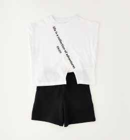 Dívčí letní set s bílým tričkem a černými kraťasy IDO