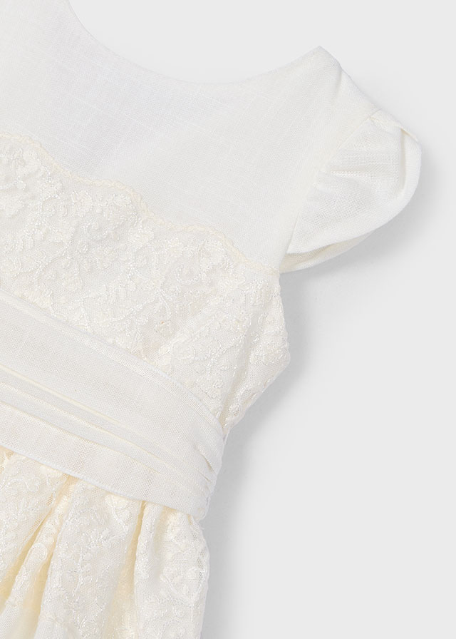 detail Dívčí šaty s krajkovými detaily MAYORAL