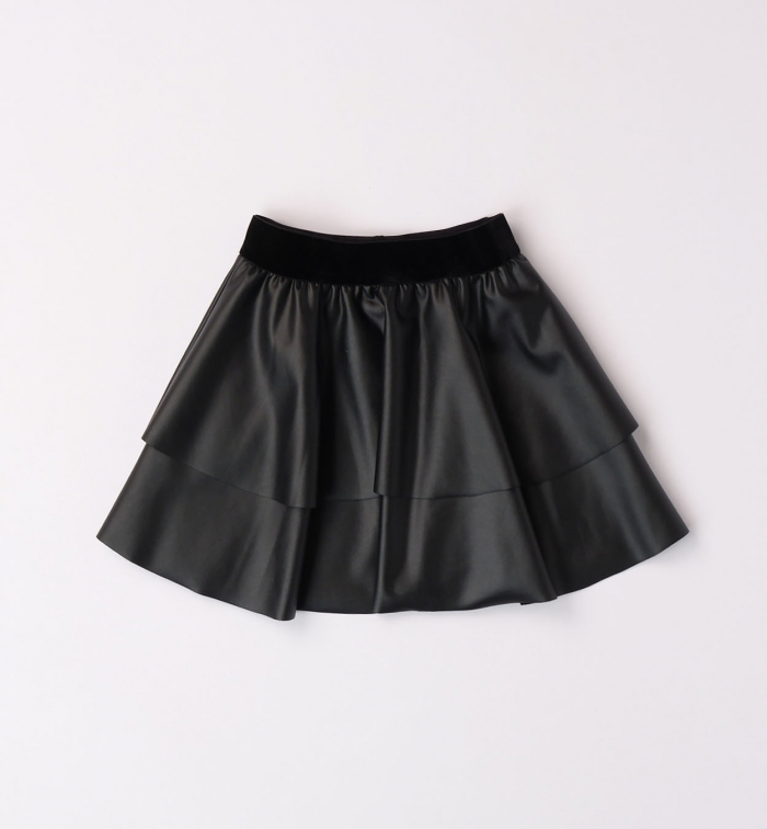 detail Dívčí černá lesklá sukně IDO